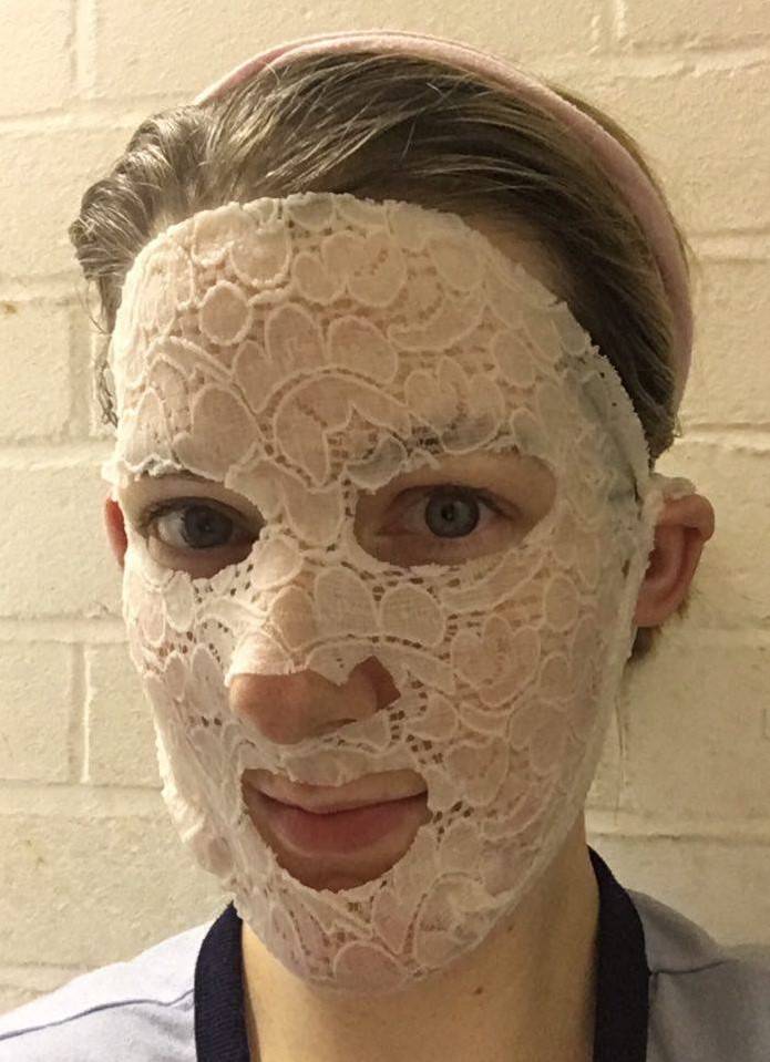 dermovia-lace-your-face-calming-chamomile-face-mask-review