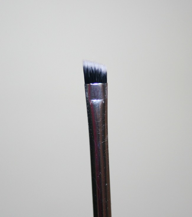 Real Techniques Nic's Pics Eyeliner Brush